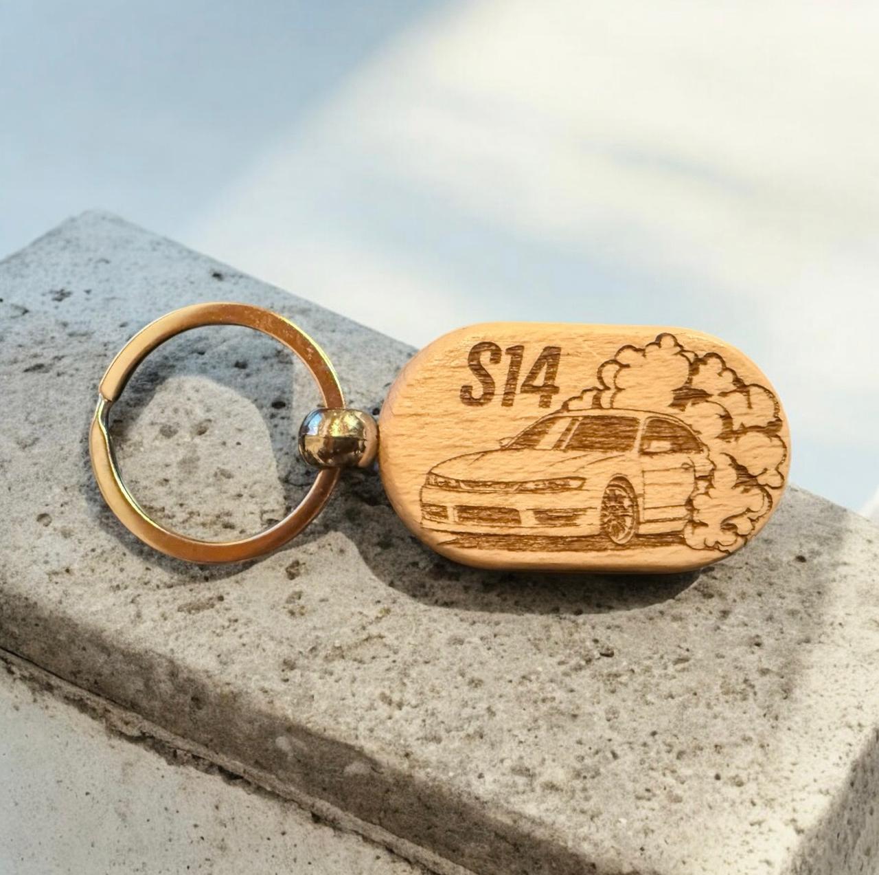 Ξύλινο μπρελόκ Nissan S14 - Drift Edition - The Gift Box thegiftbox.gr