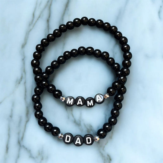 Σετ βραχιόλια Mama και Dad με μαύρες χάντρες – The Gift Box

