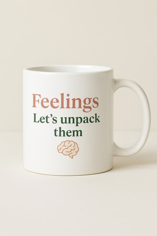 Λευκή κεραμική κούπα με τη φράση "Feelings – Let’s unpack them" και σχέδιο εγκεφάλου, ιδανική για ψυχολόγους και ψυχοθεραπευτές - The Gift Box thegiftbox.gr