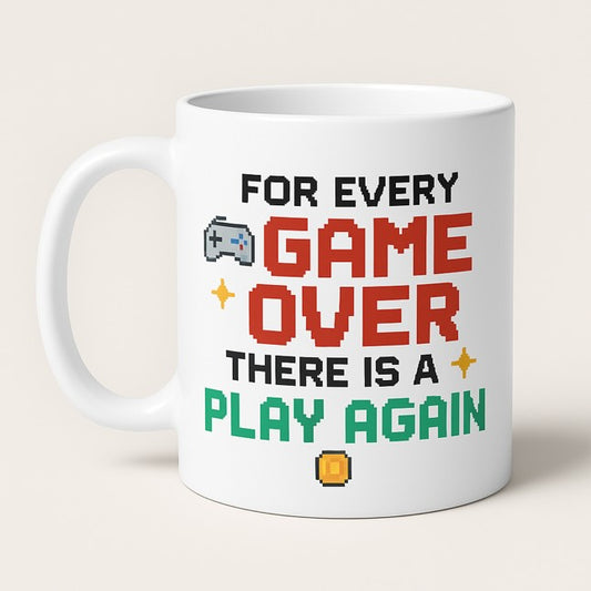Λευκή κεραμική κούπα με τη φράση "For every game over there is a play again" σε pixel art γραμματοσειρά, με σχέδιο χειριστηρίου και νομίσματος, ιδανική για gamers - The Gift Box thegiftbox.gr