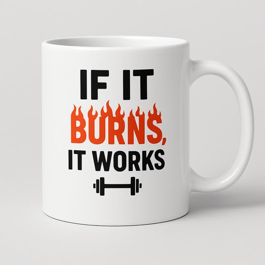 Λευκή κεραμική κούπα με τη φράση "If it burns, it works" με σχέδιο φλόγες και μπάρα γυμναστικής, ιδανική για γυμναστές και λάτρεις του fitness - The Gift Box thegiftbox.gr