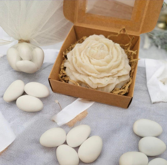 Μπομπονιέρα Κερί Παιώνια σε Κουτί - The Gift Box thegiftbox.gr