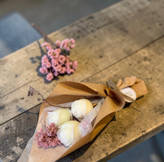 Μπουκέτο με Λευκά Τριαντάφυλλα