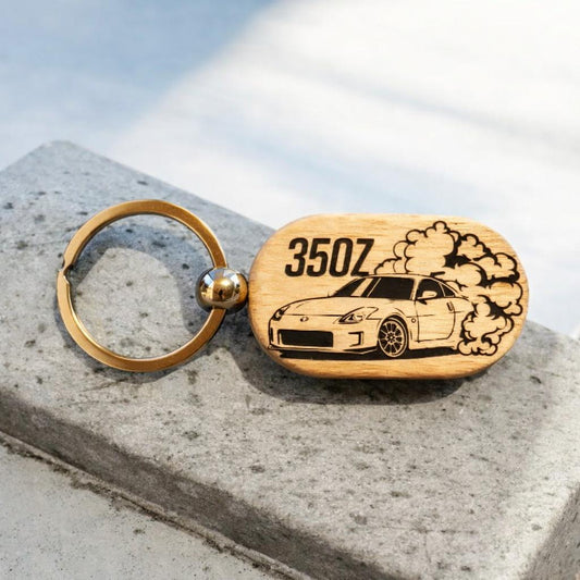 Ξύλινο μπρελόκ Nissan 350Z - Drift Edition - The Gift Box thegiftbox.gr